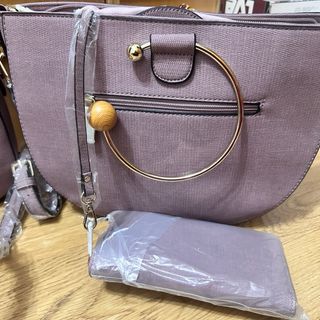 Bolso de mano y monedero morado