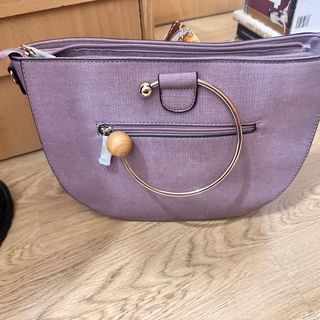 Bolso de mano y monedero morado