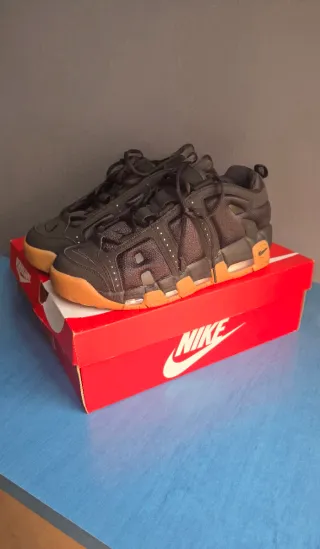 Nike Air More Uptempo Low Negro Goma 42.5