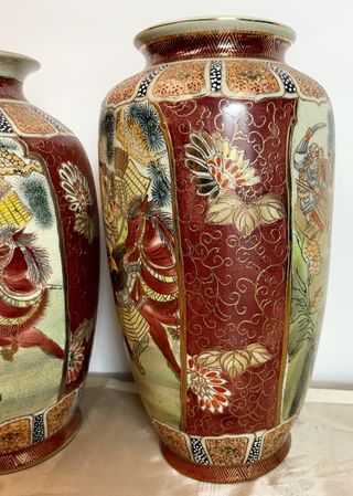 Coppia di vasi cinesi con guerrieri montati