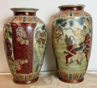 Coppia di vasi cinesi con guerrieri montati