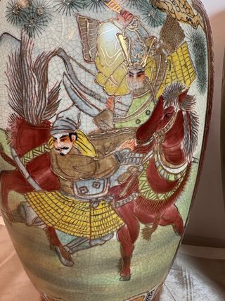 Coppia di vasi cinesi con guerrieri montati