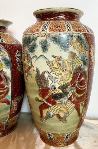 Coppia di vasi cinesi con guerrieri montati