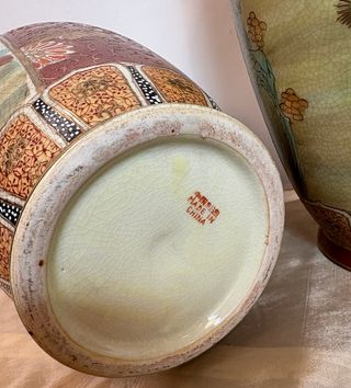 Coppia di vasi cinesi con guerrieri montati