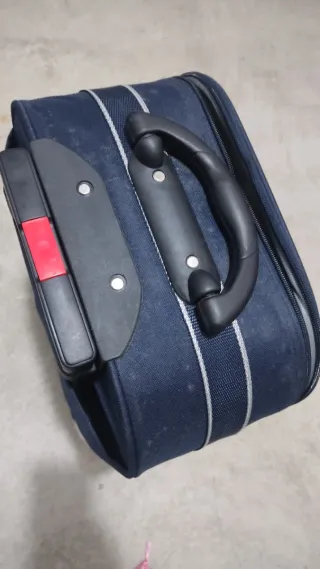 Maleta Cortefiel azul con ruedas