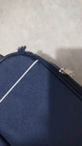Maleta Cortefiel azul con ruedas