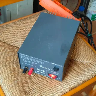 Fuente Alimentación Samlex RPS1205 5-7A
