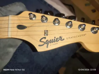 Guitarra y Amplificador Fender Frontman 10G