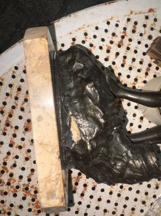 Pescatore in bronzo su base in marmo