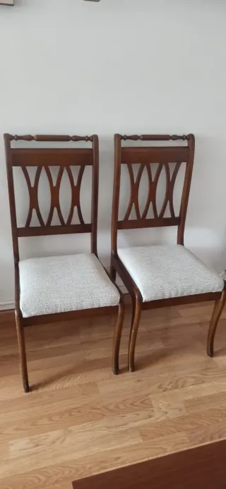 Conjunto mesa y 6 sillas de madera