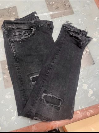 Jeans Zara neri strappati uomo
