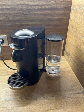 Cafetera Nespresso Vertuo Plus negra - Como nueva