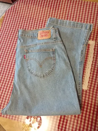 Levi's Capri Azules