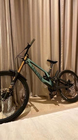 Bicicleta Descenso Canyon Sender 23/24