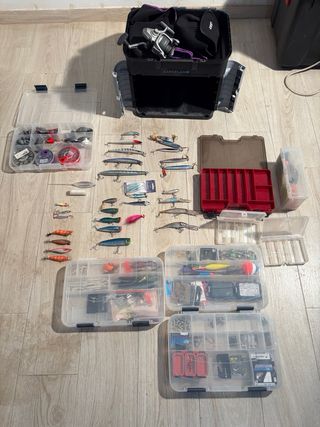 Set completo di pesca con scatole e accessori