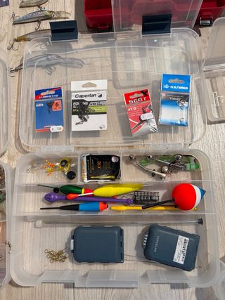 Set completo di pesca con scatole e accessori