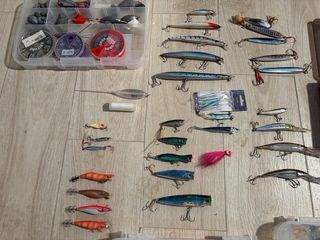 Set completo di pesca con scatole e accessori