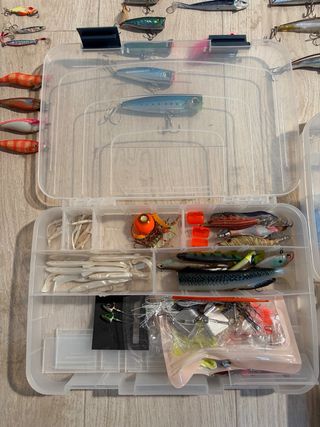 Set completo di pesca con scatole e accessori