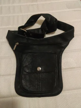 Riñonera de cuero negra