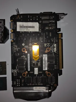 Lote 4 CPUs Intel + 2 Tarjetas Gráficas