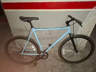 Bicicleta urbana azul