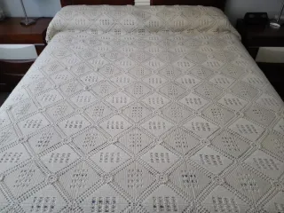 Colcha ganchillo artesanal beige