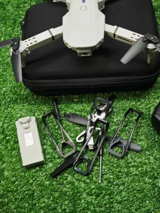 Dron E88 Blanco + 2 Baterías