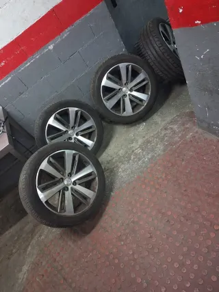 Juegos llantas Peugeot 18 Diseño Moderno