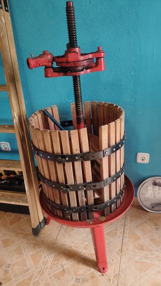 Prensa para vino de madera
