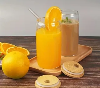 Juego de 6 vasos de vidrio con tapa.