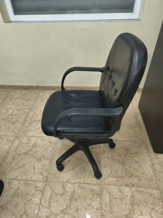 Silla de oficina negra