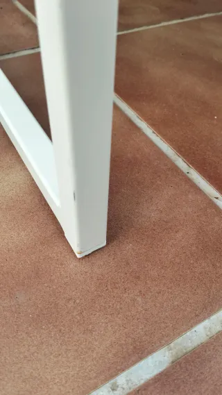 Conjunto de mesitas de noche blancas