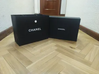 Bolsas y caja Chanel