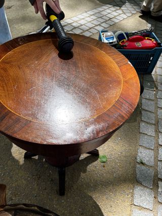 Mesa auxiliar antigua de madera