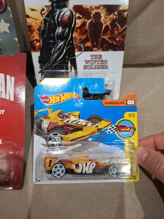 Hotwheels Marvel Capitán América y Spider-Man