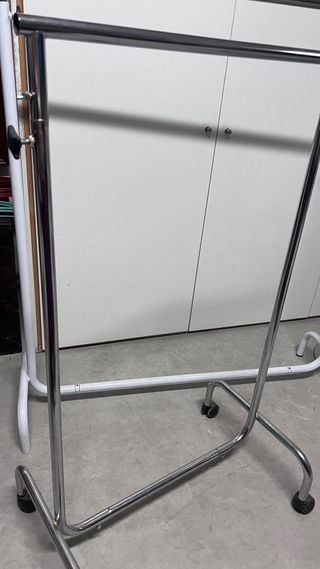 Burro perchero pequeño para ropa 1.28 x72 m.