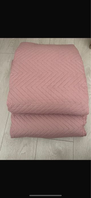 Colcha rosa con diseño de espiga para cama de 90