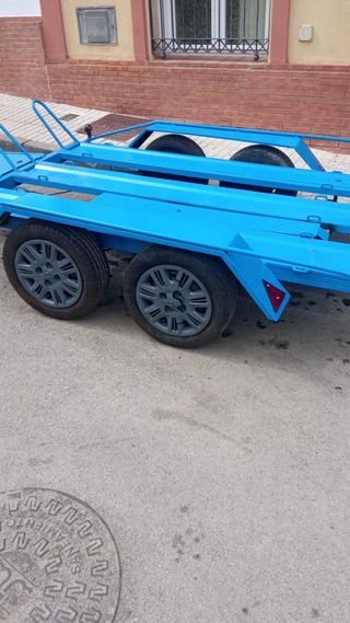 Remolque azul para coches