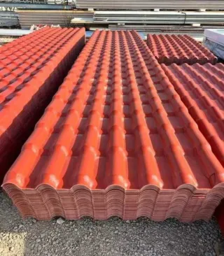 Tejas de plástico rojas