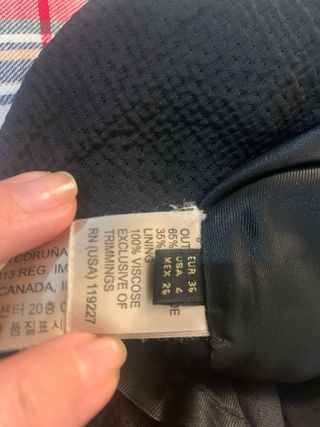 Falda negra Massimo Dutti elegante – efecto piel