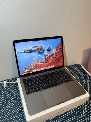 MacBook Pro 13” i5 / 8GB RAM / 256GB SSD