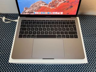 MacBook Pro 13” i5 / 8GB RAM / 256GB SSD