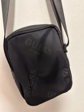 Bolso bandolera Guess negro