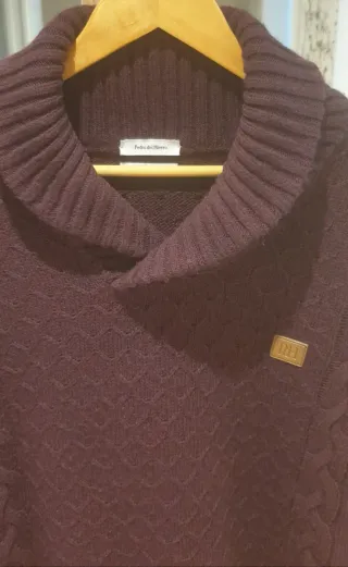 Jersey granate cuello vuelto