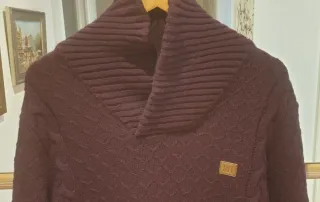 Jersey granate cuello vuelto