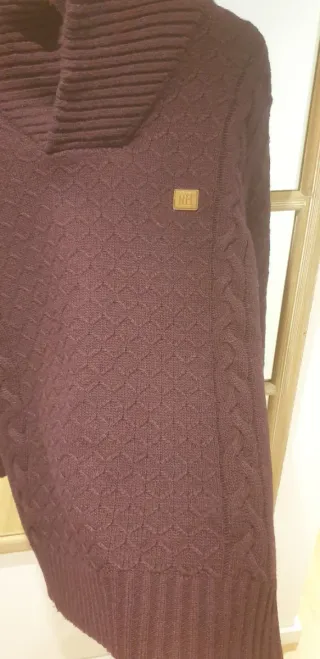 Jersey granate cuello vuelto