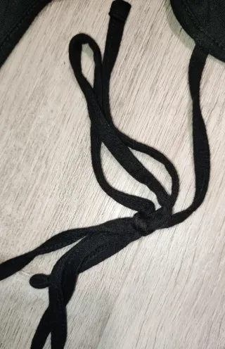 Mono corto negro con lazada