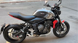 Triumph Trident 660 A2 Negra/Roja