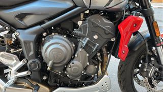 Triumph Trident 660 A2 Negra/Roja