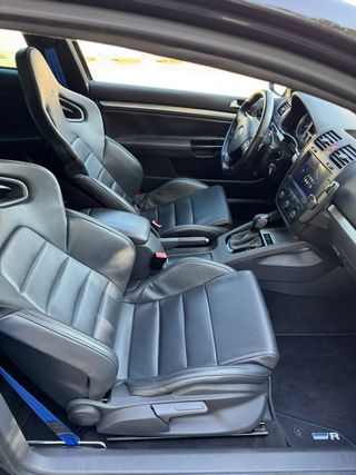 Volkswagen Golf R32